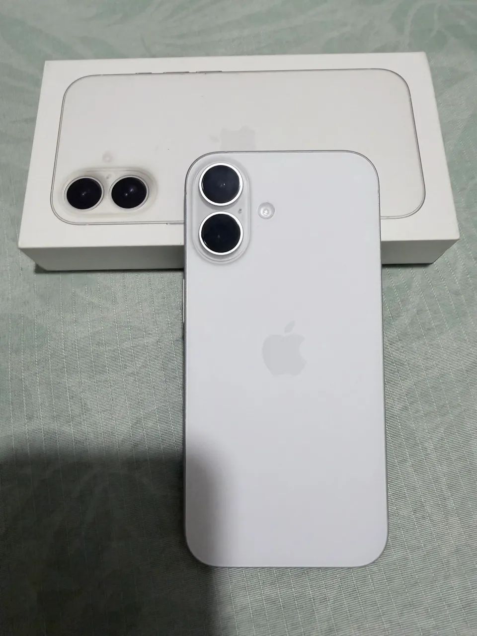 iPhone 16 branco