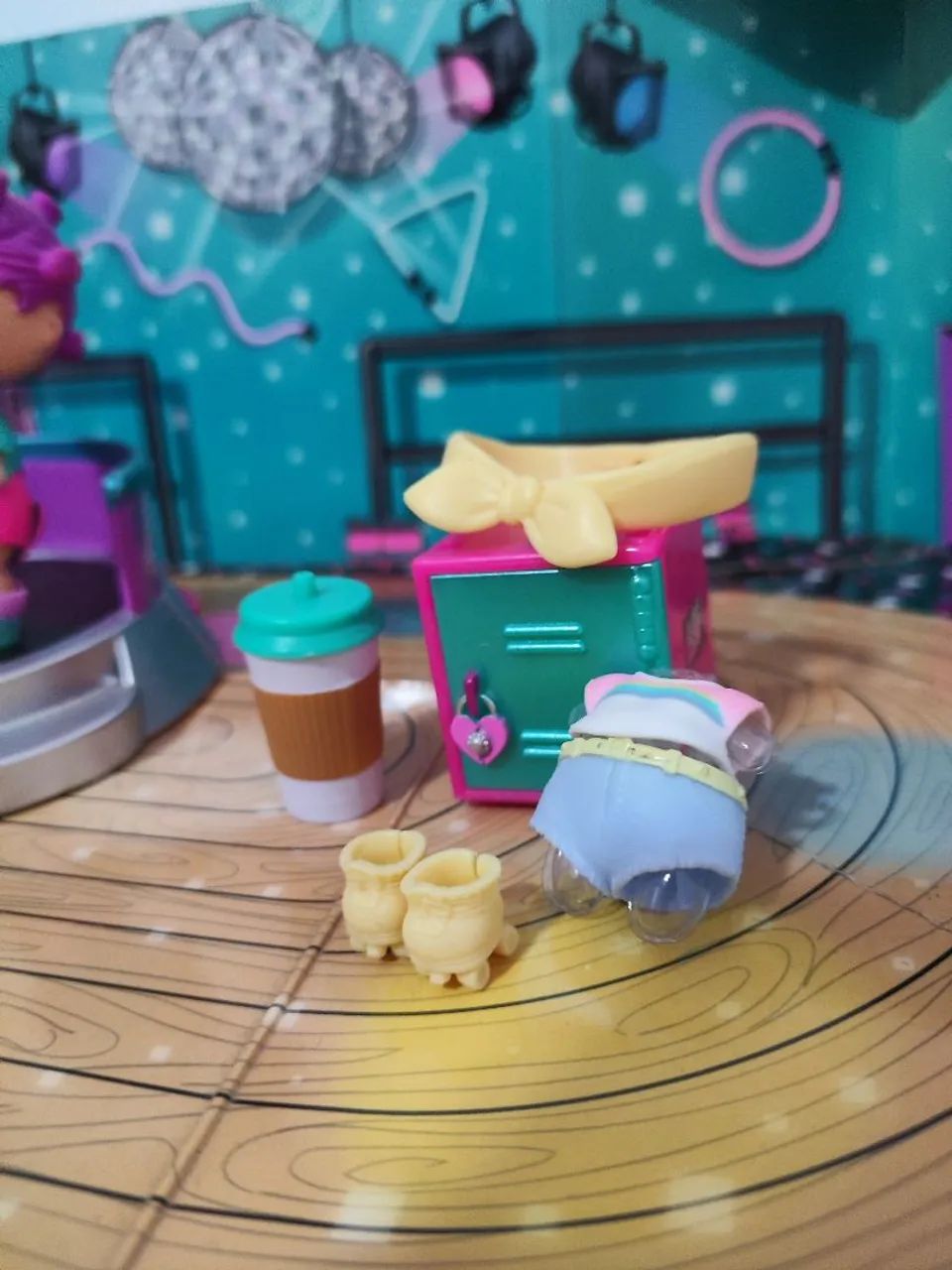 Lote 3 bonecas LOL surprise e playset - Foto 5