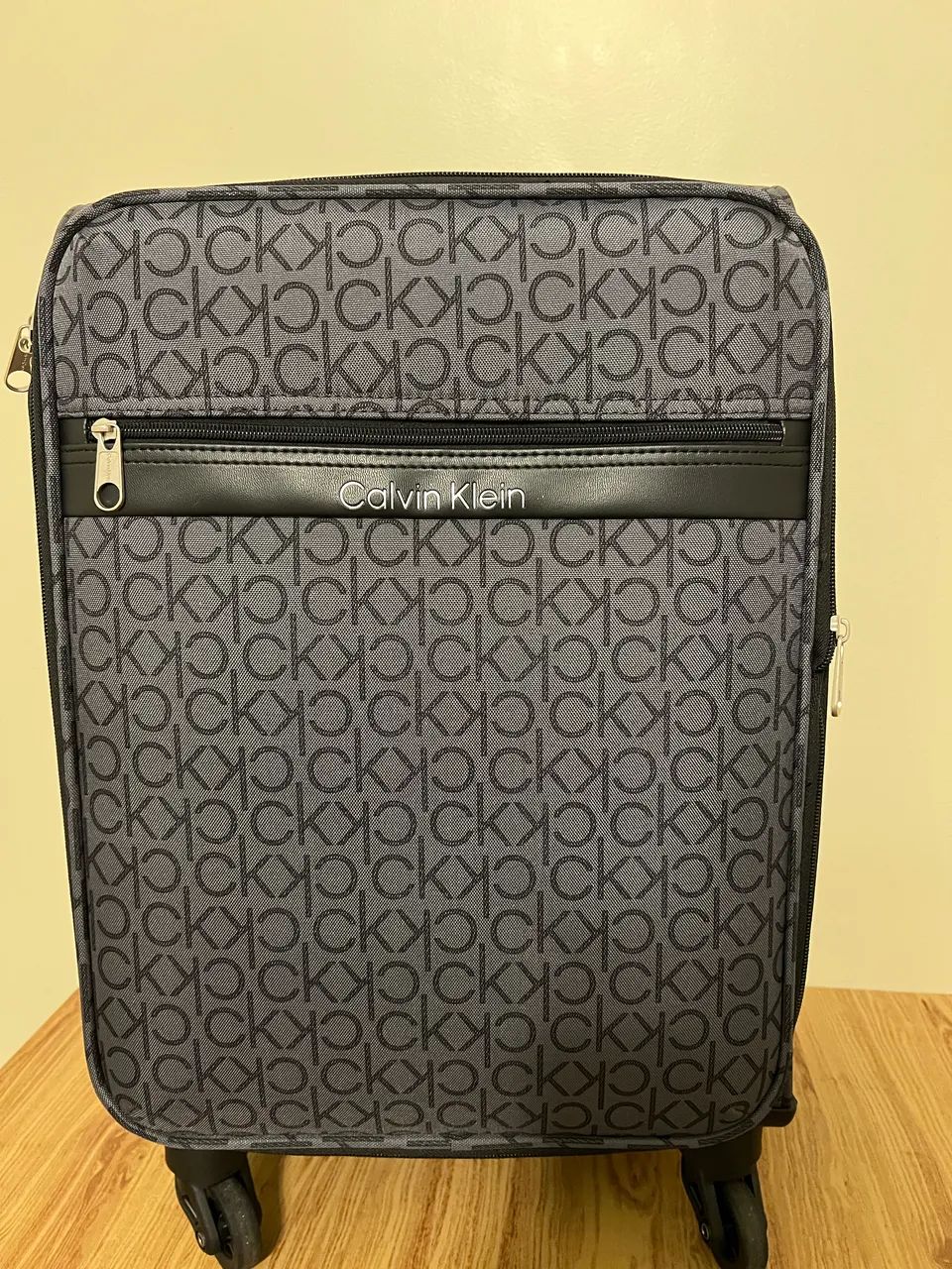 Mala Calvin Klein nova, 35x22
