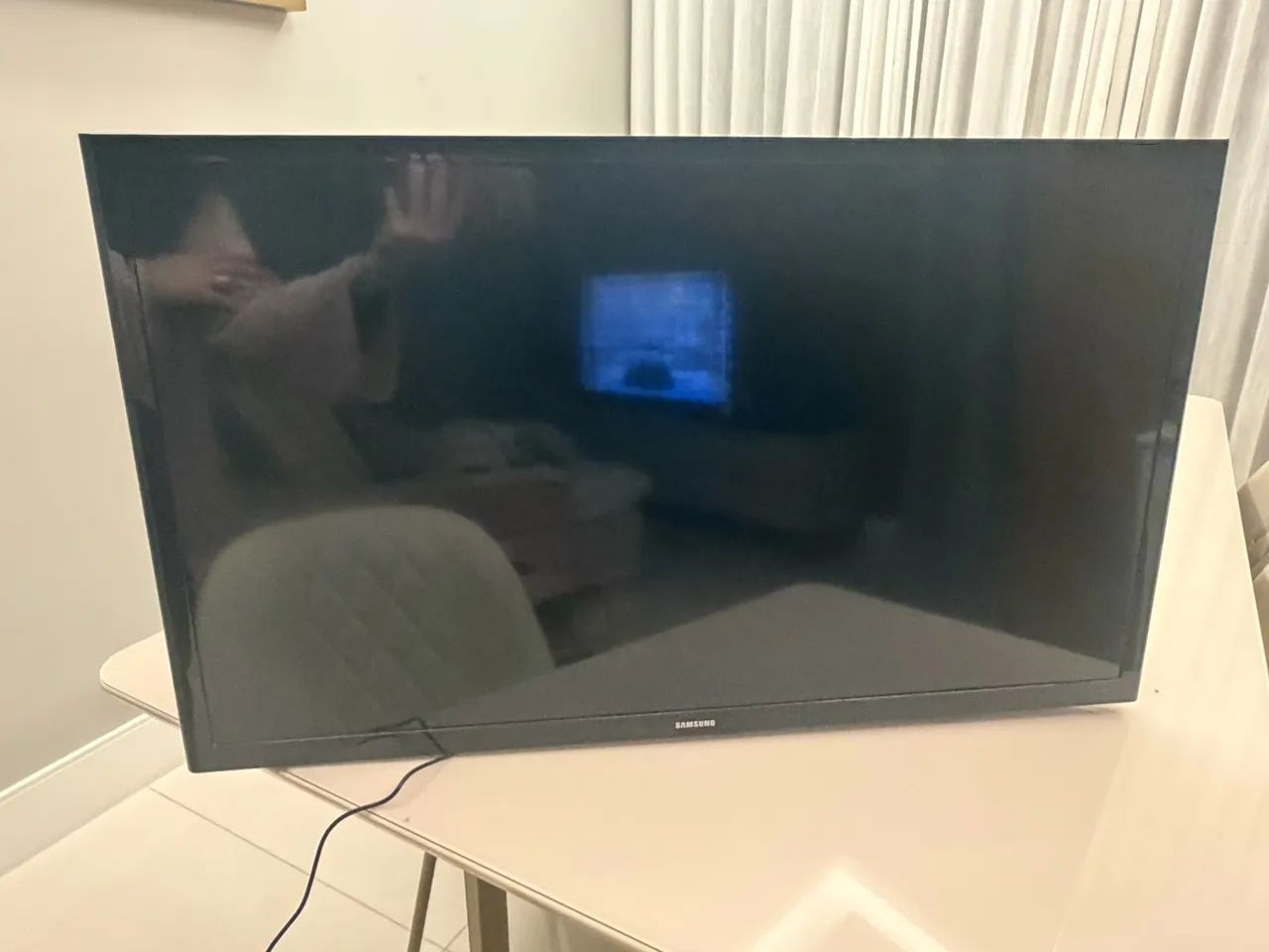 Vendo Smart TV Samsung J4300 de 32 polegadas em excelente estado de conservação. 