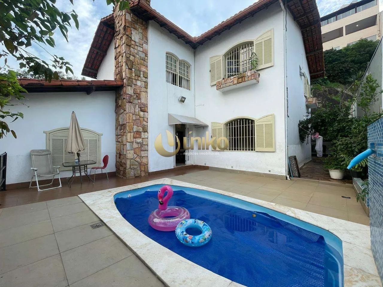 5 quartos, 1 suite, 4 vgs- Santa Lúcia