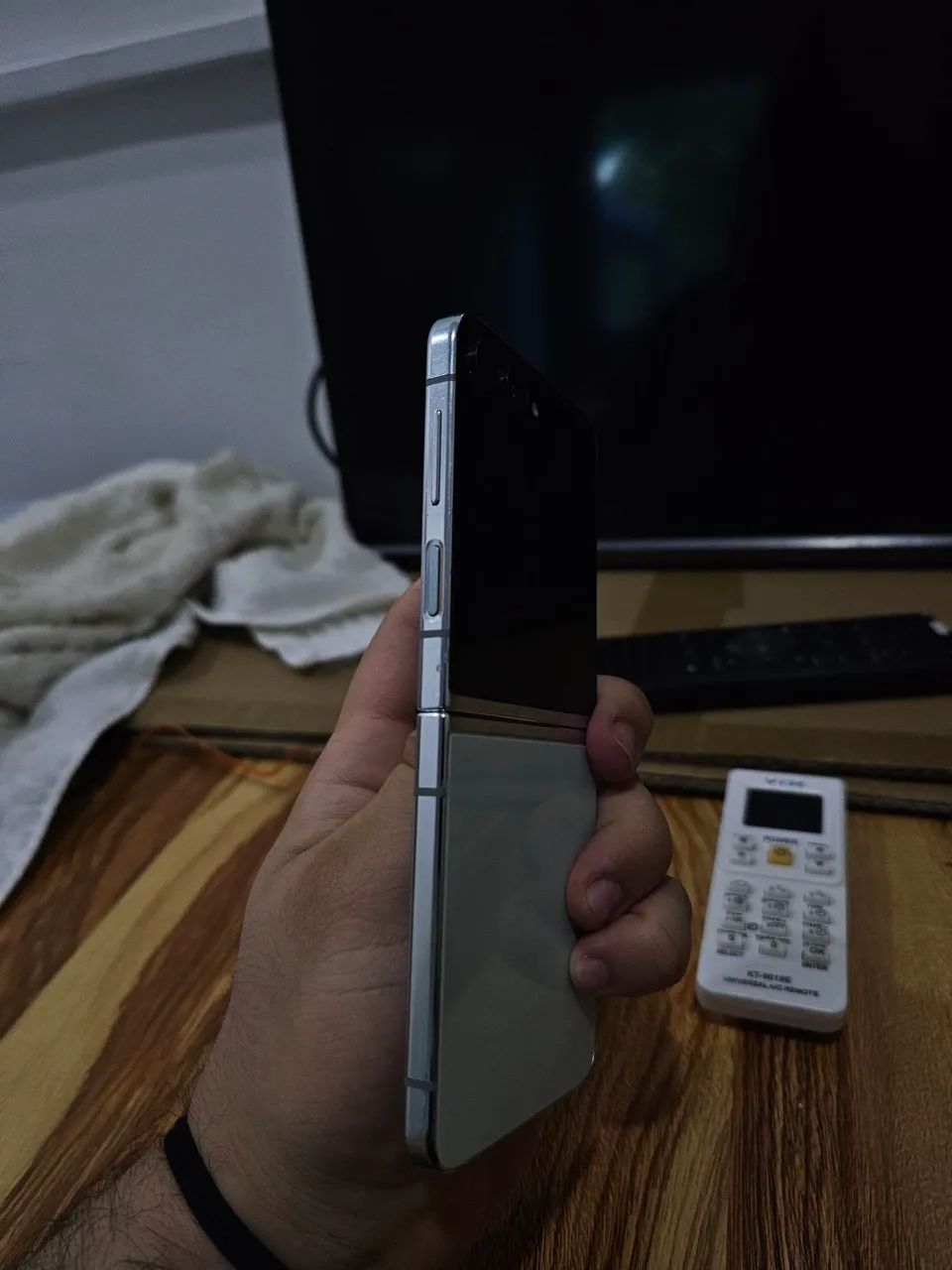 Z Flip 5 256GB - Com Defeito (Touch não funciona) | Aceito Troca