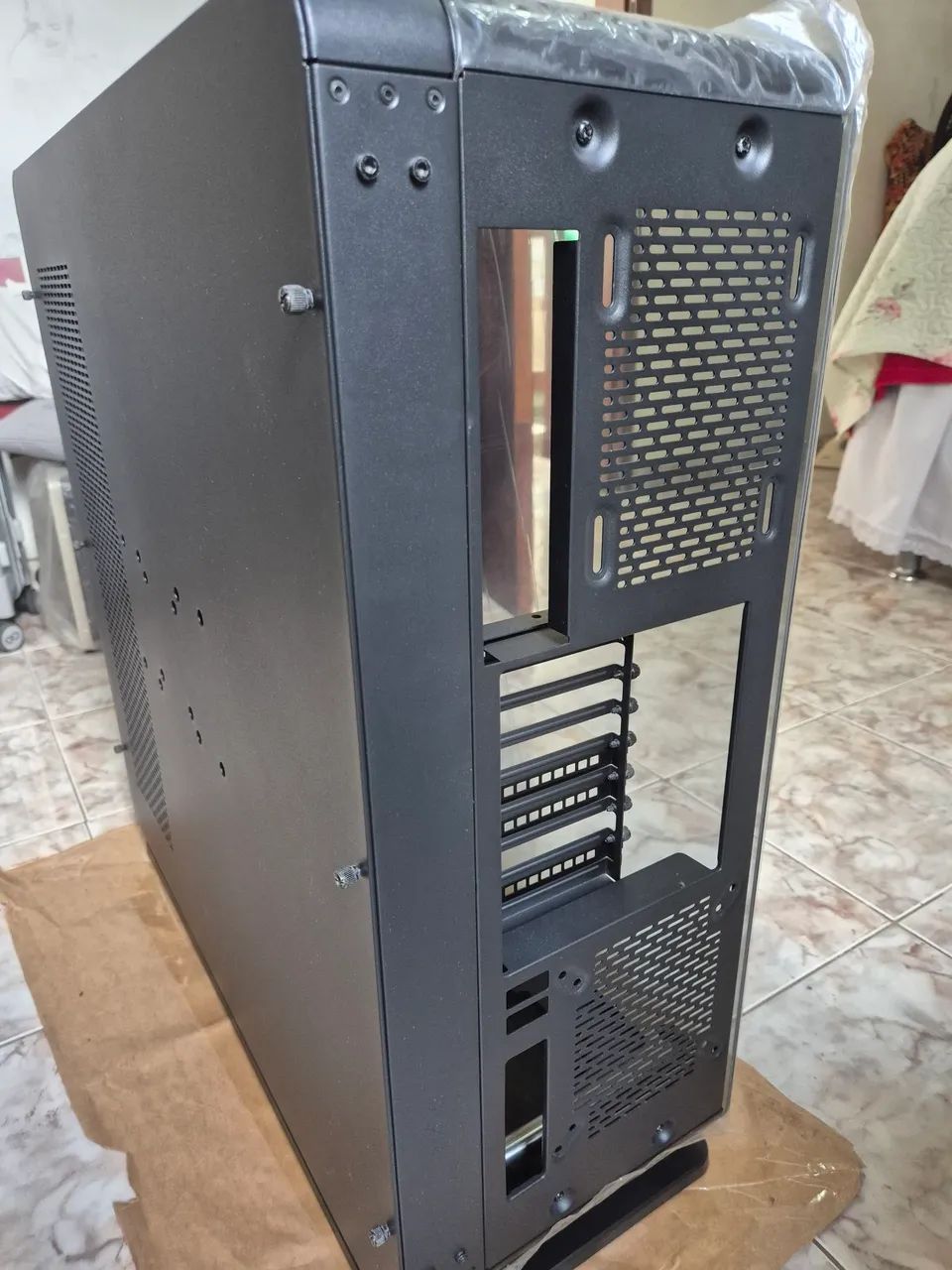 Gabinete Core P8 Tempered Glass Full Tower. - Foto 3