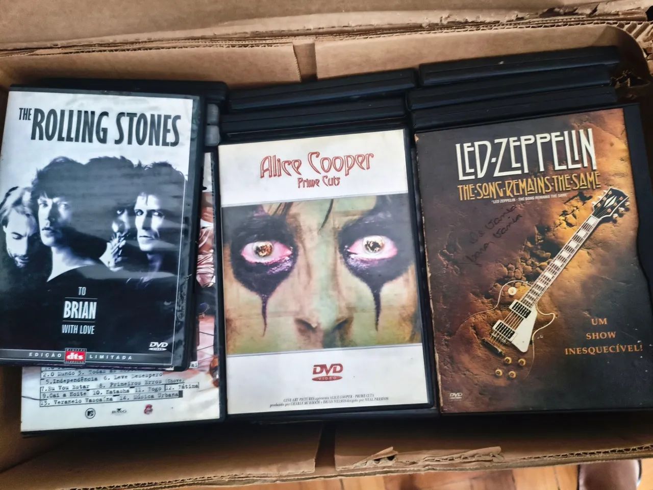 Caixa com dvds se rock 