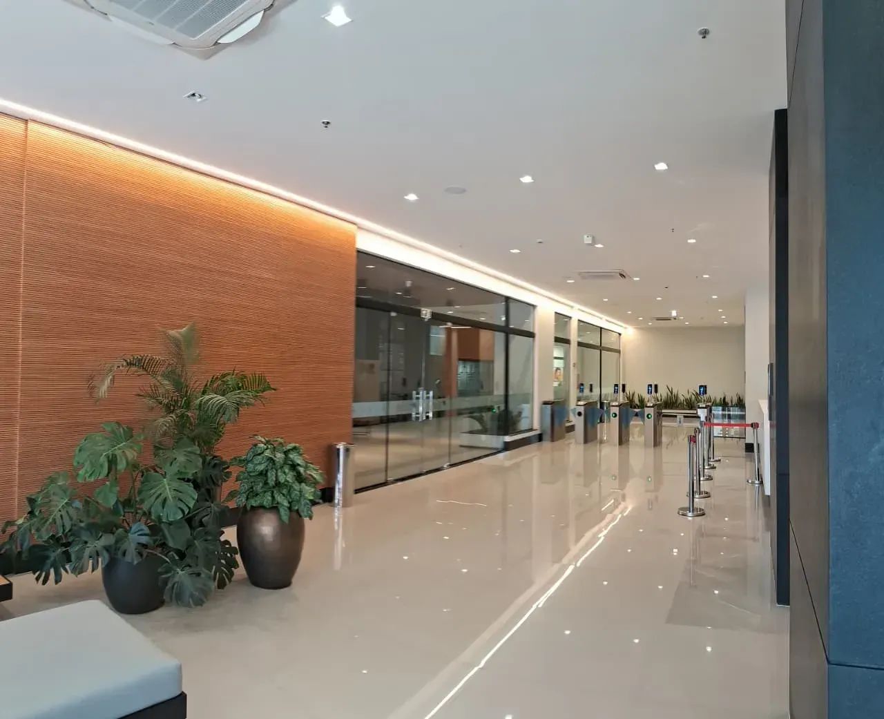 SALA COMERCIAL NO CENTRO MÉDICO - 2572 - Foto 2