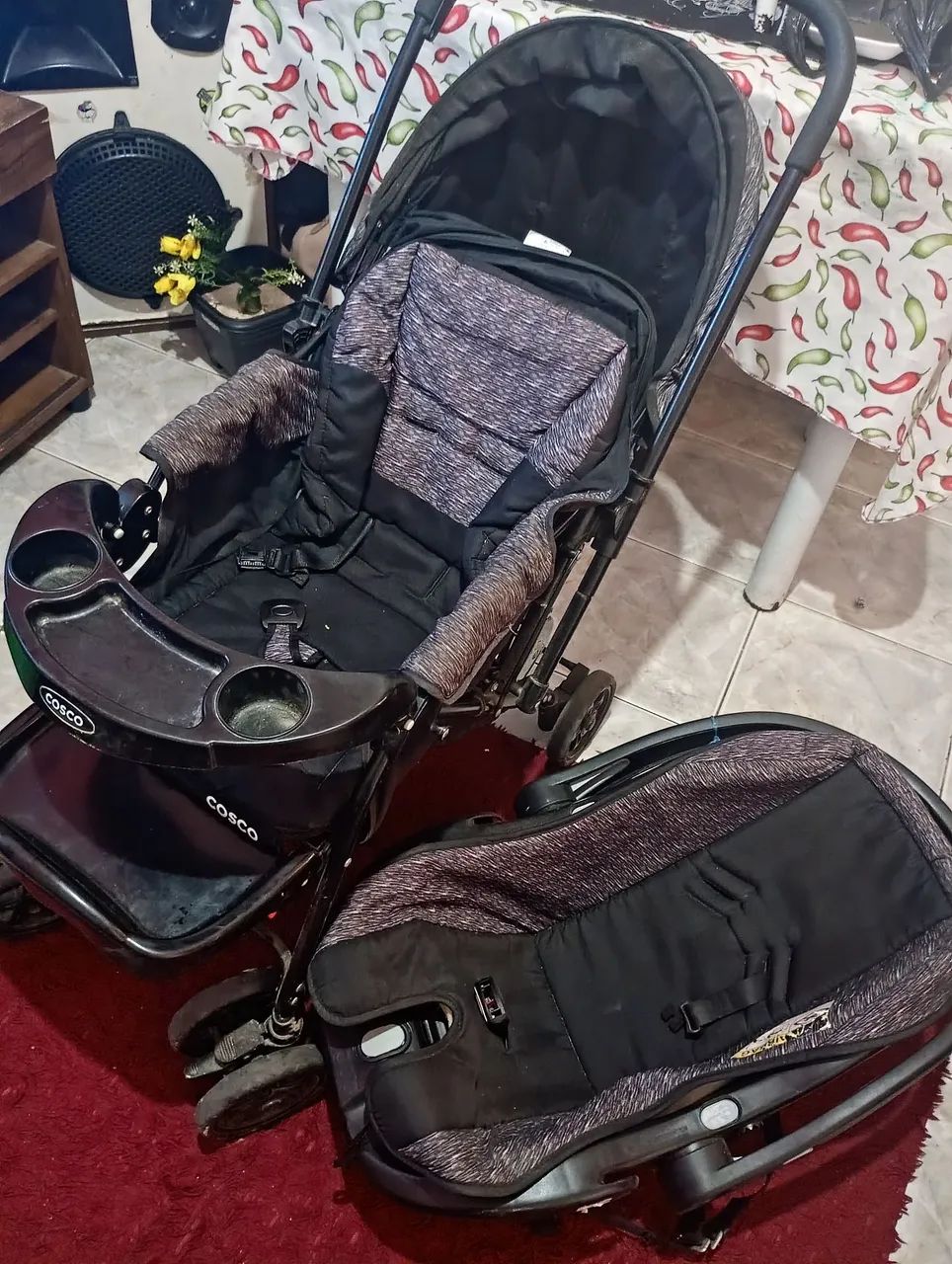 Carrinho com bebê conforto 