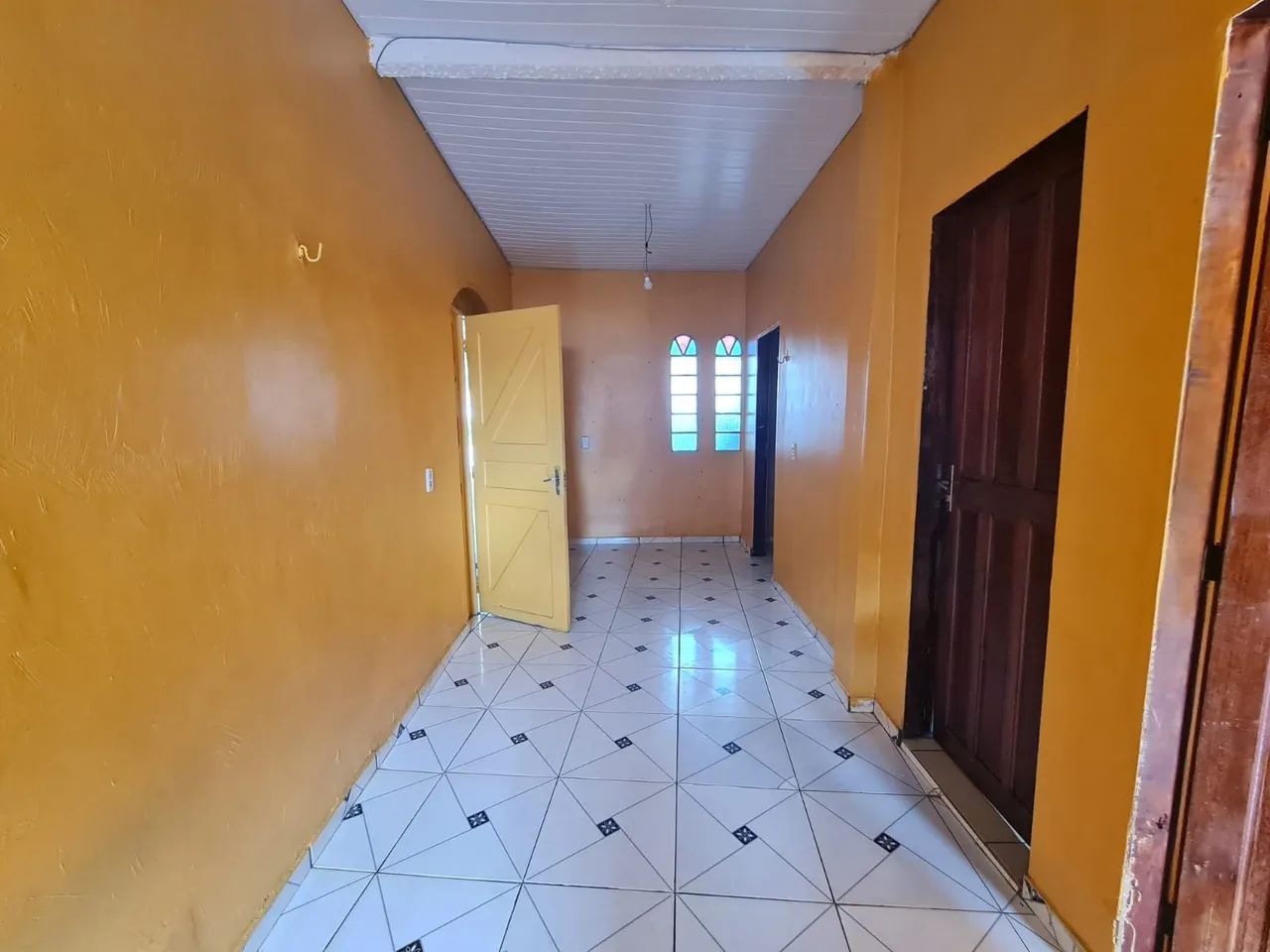 Aluga-se uma casa