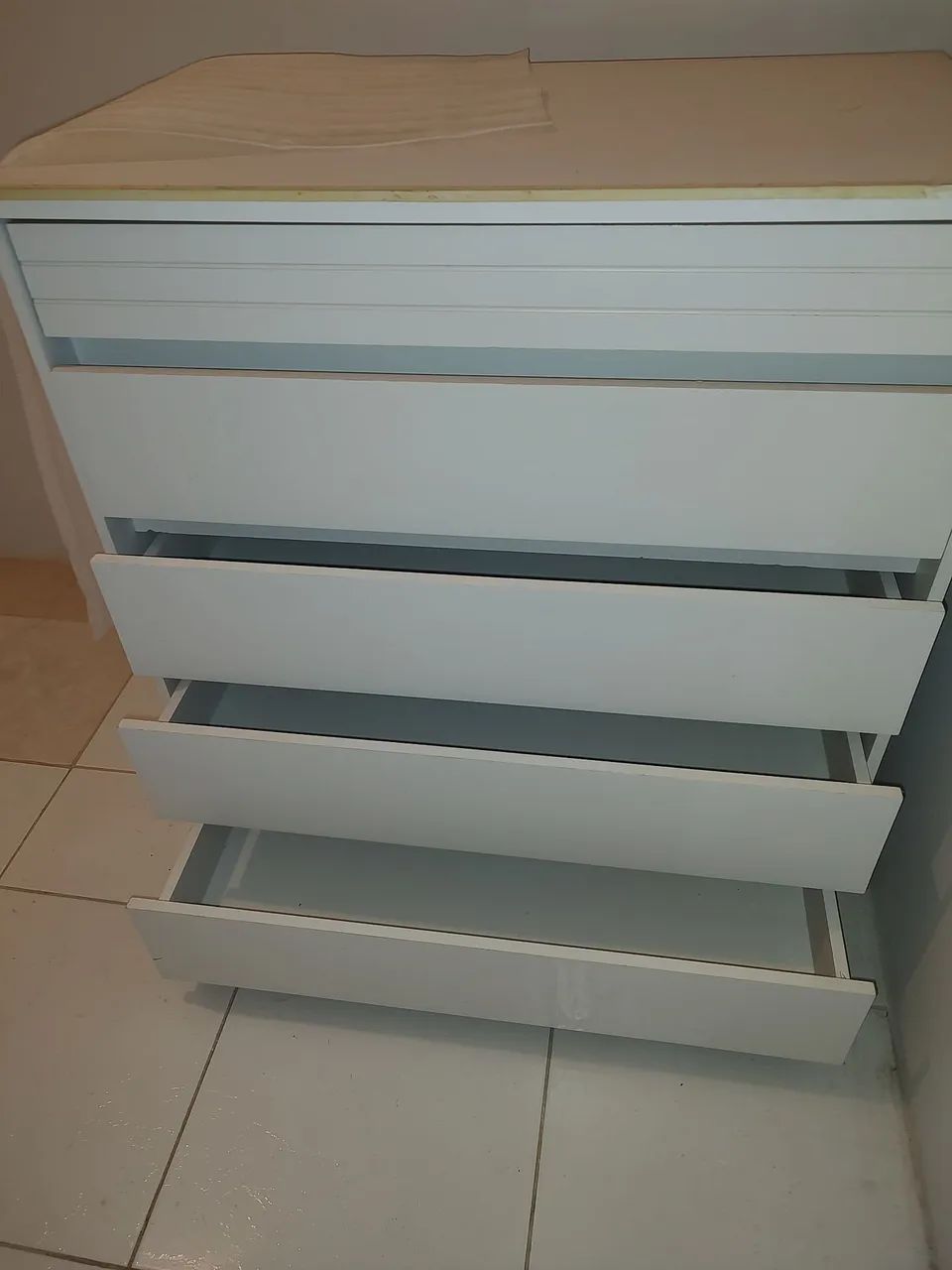 Cômoda branca 