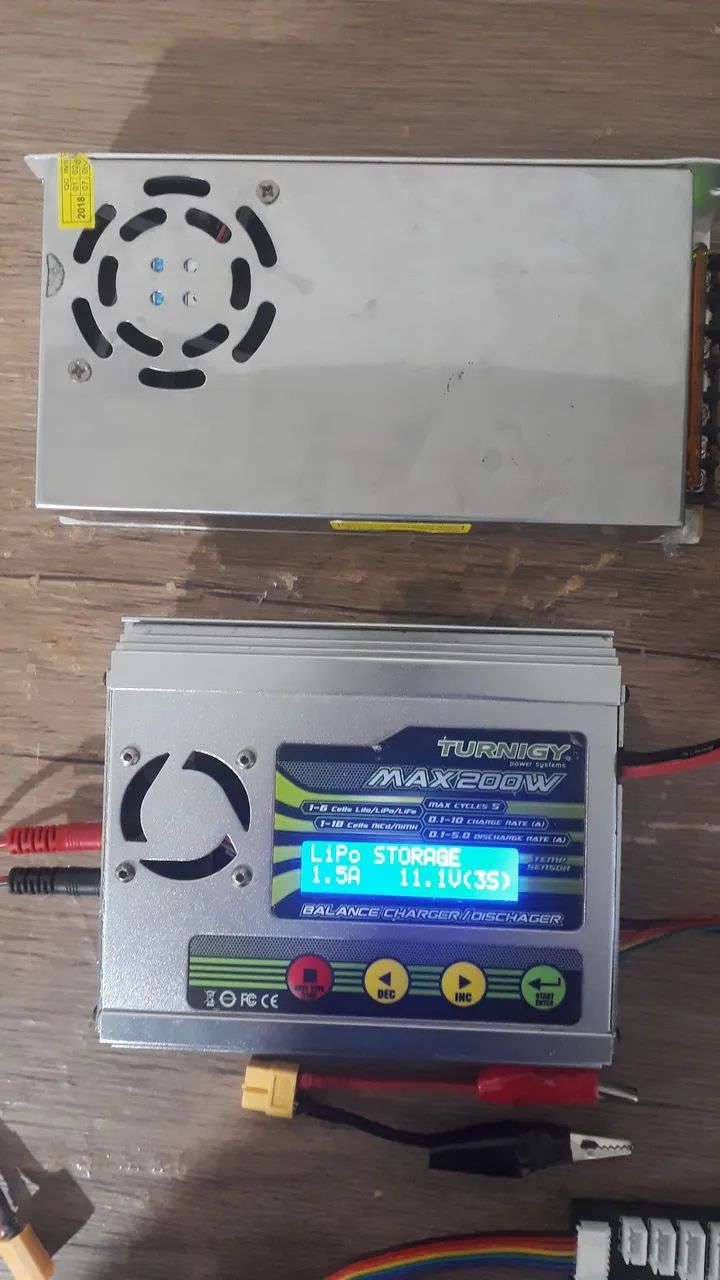 Carregador  inteligente  turnigy  Max 200 watts  - Foto 3