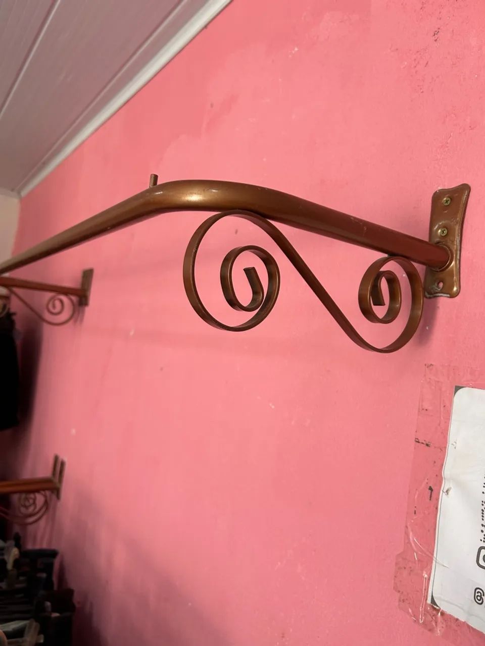 Arara de parede 