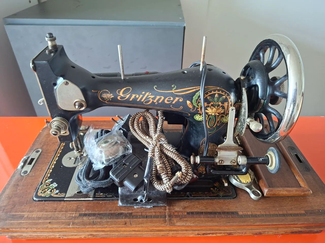 Maquina de Consturar Vintage - Foto 4
