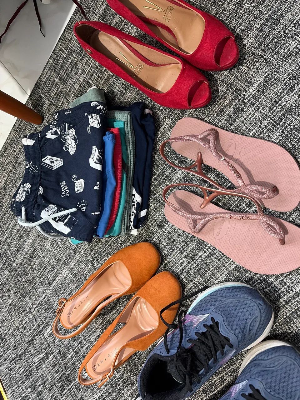 Lote de roupas academia e sapatos 