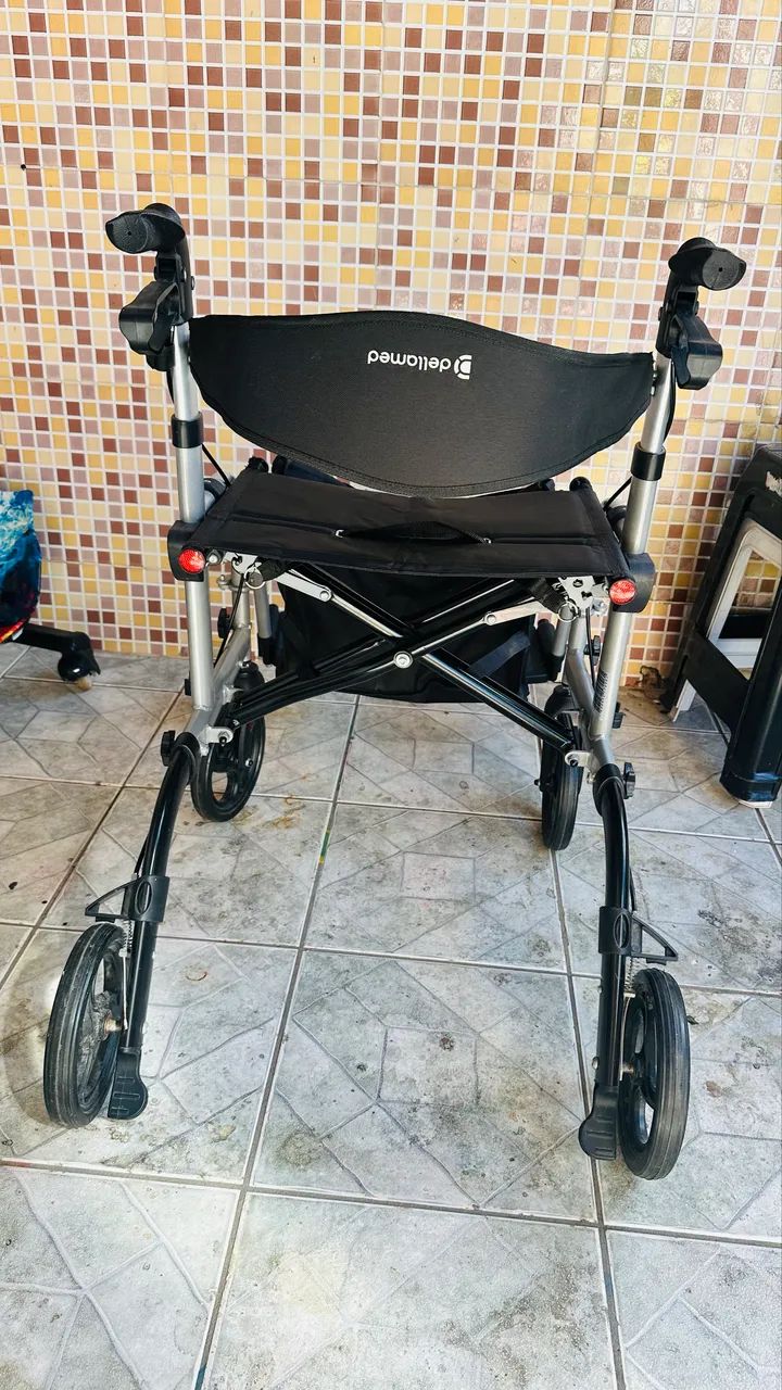 Cadeira de rodas e Andador Dellamed - Foto 5