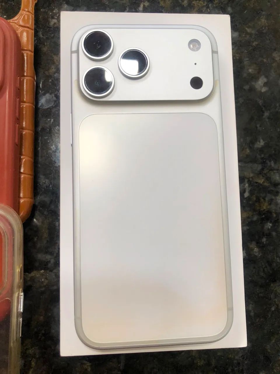 iPhone 17 pro max branco 256gb GARANTIA APPLE 06/03) Zero detalhes  - Foto 2