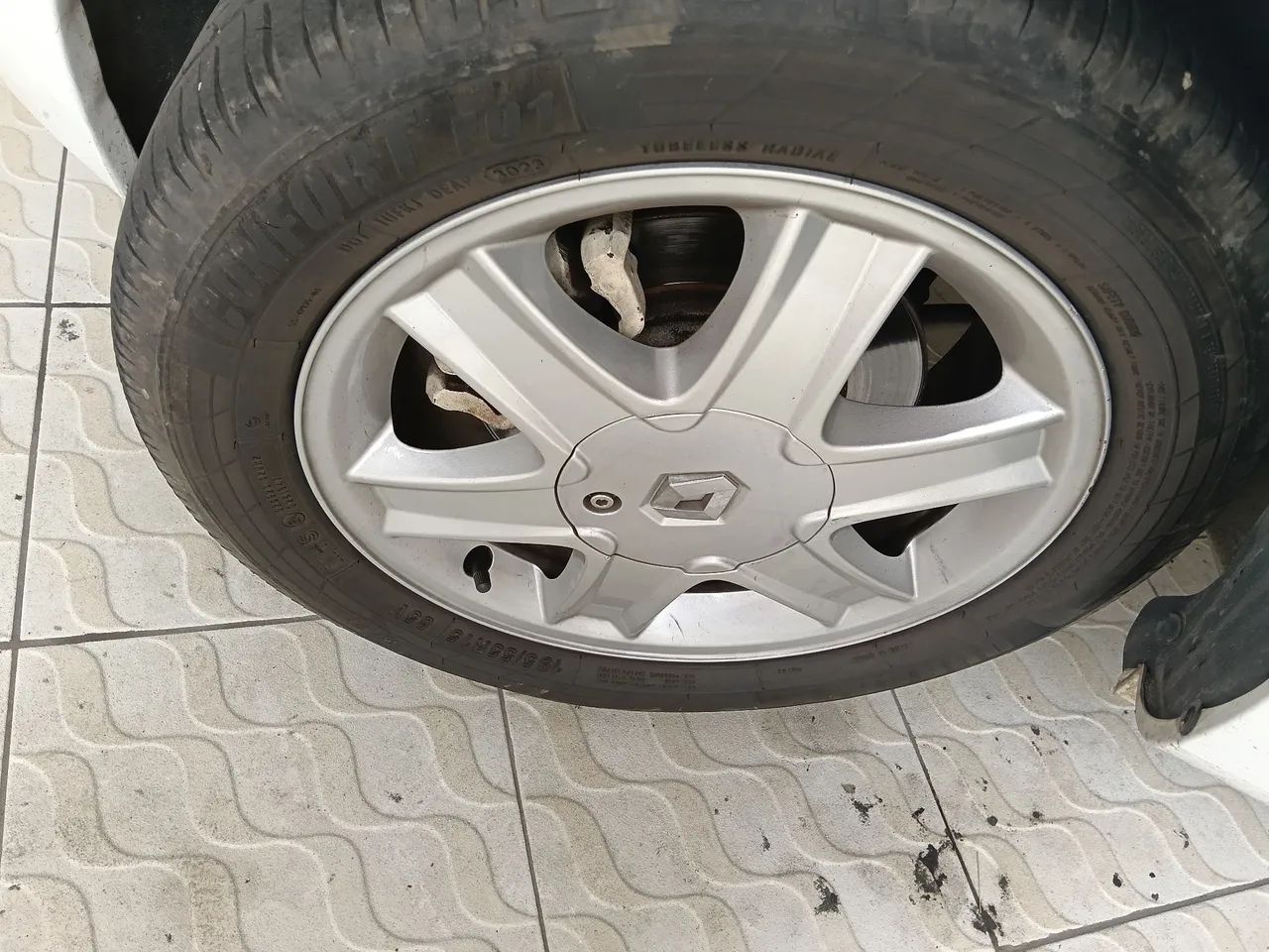Vendo ou troco Jogo de rodas aro 15 com pneus top - Foto 5
