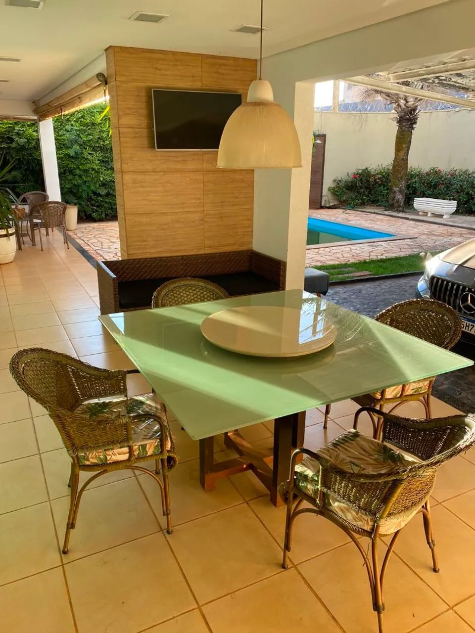 Mesa de Madeira com Tampo de vidro e suporte giratório  - Foto 2