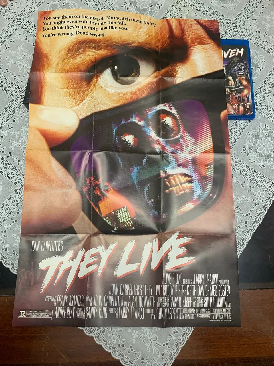 Blu Ray Eles Vivem They Live edição definitiva Versátil  - Foto 2