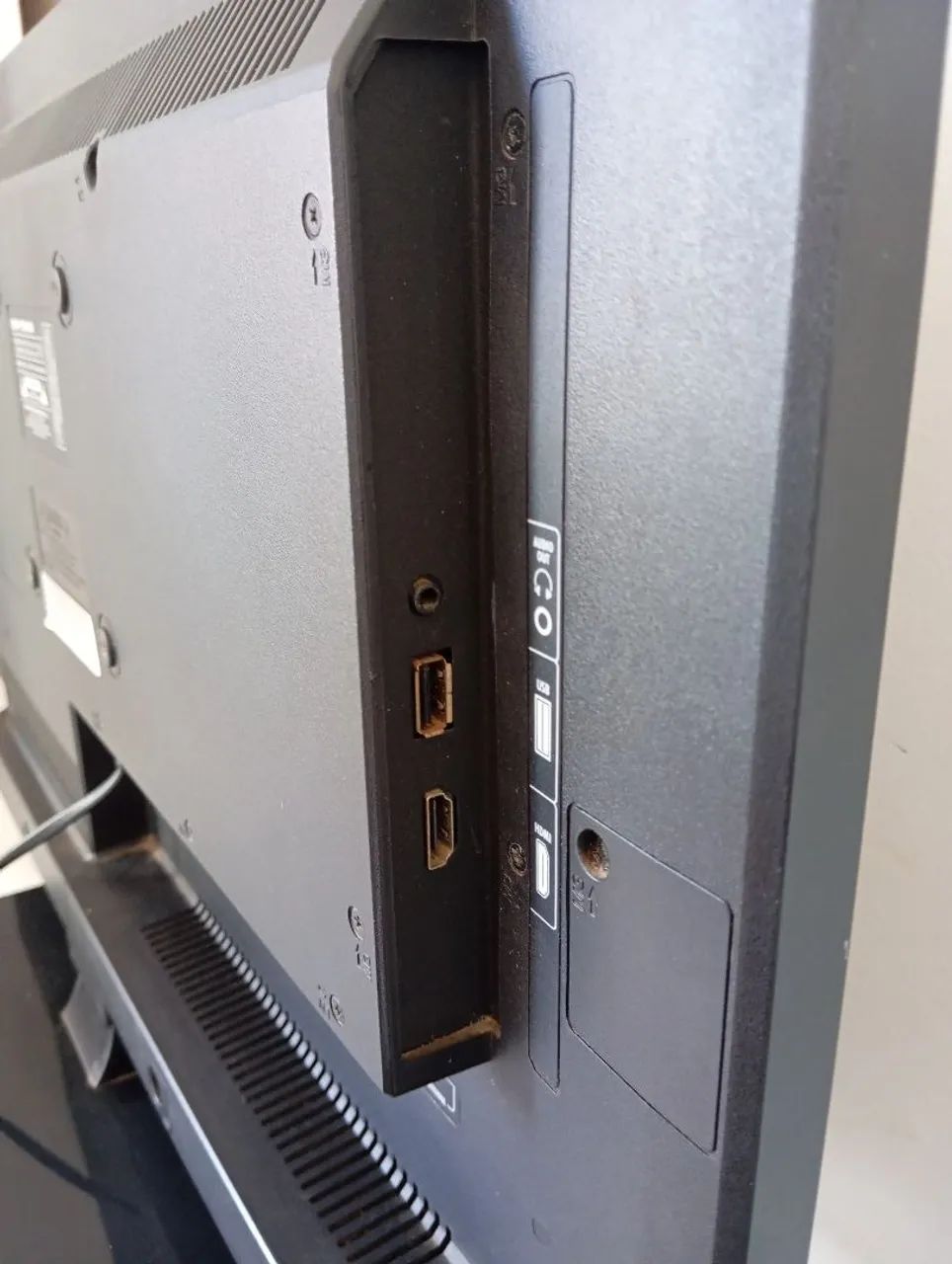 Televisão SEMP 34 polegadas semi nova com defeito apenas no áudio e um risco preto na tela - Foto 5
