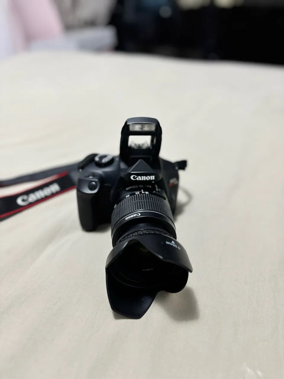 Canon EOS Rebel T100 com lente