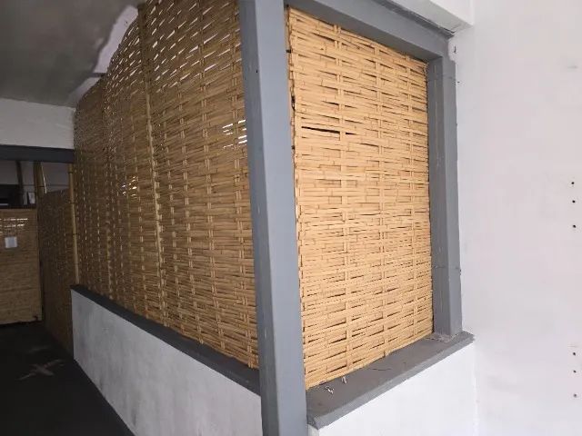 Divisória de bambú com porta