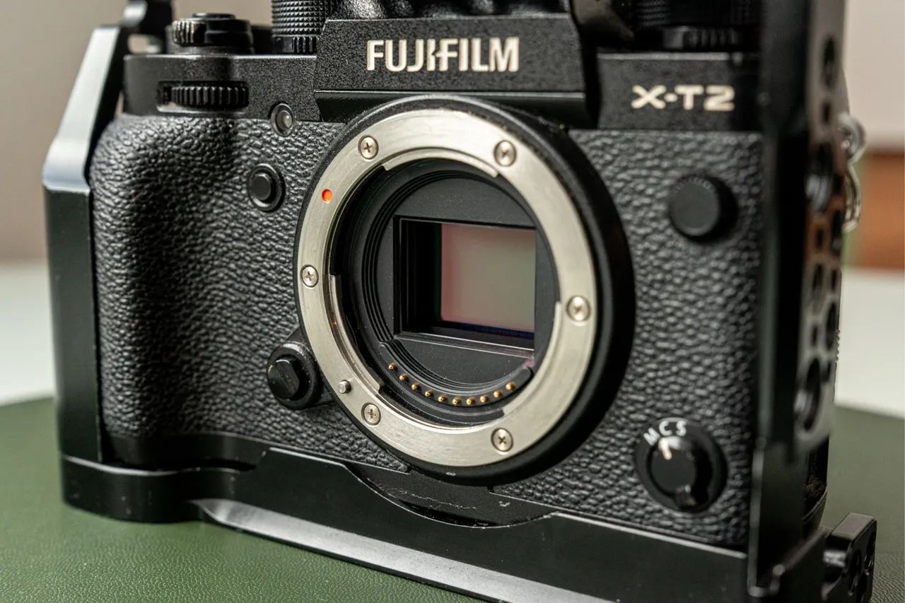 Câmera Fujifilm Xt2 com cage + 3 baterias originais 