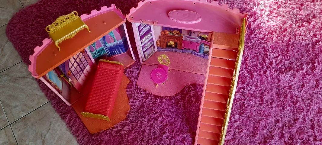 Castelo da Barbie e as Três mosqueteiras - não entrego mãos - Foto 2