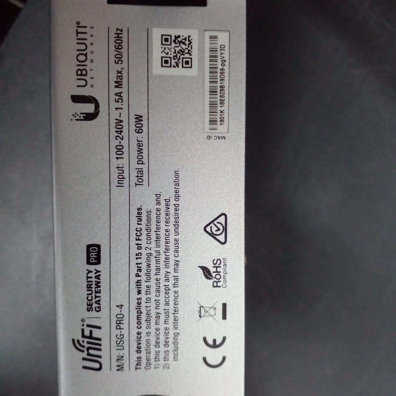Roteador Ubiquiti UniFi Security Gateway USG-PRO-4 prateado - Foto 4
