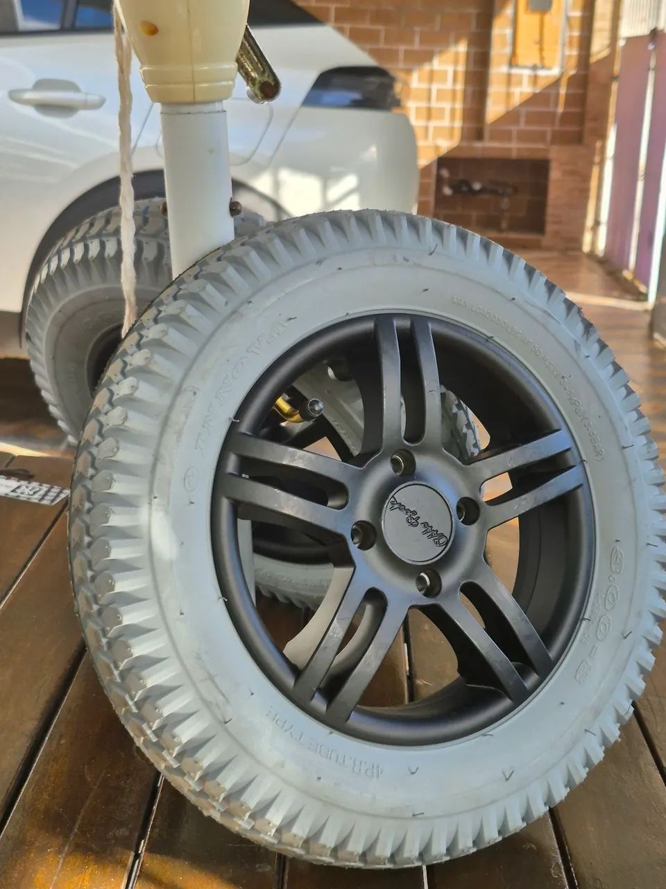 Roda completa com pneu e câmera cadeira motorizada ottobock b400  - Foto 5