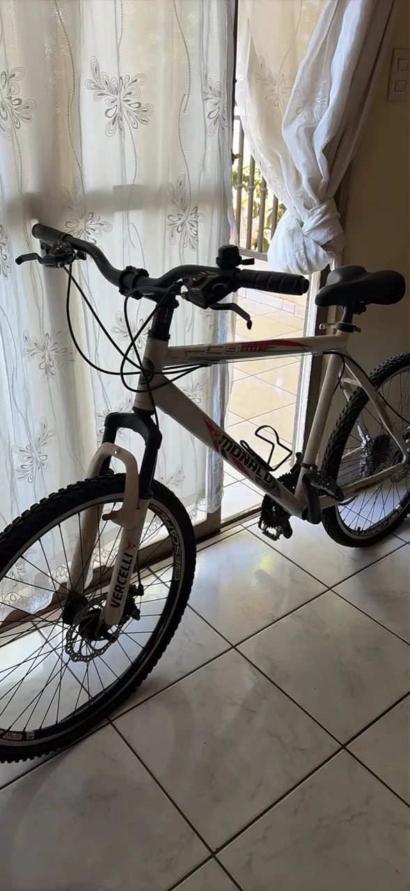Bicicleta Monaco branca 