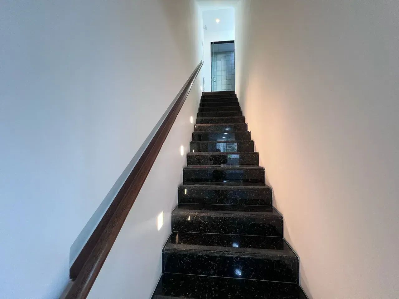 Oportunidade Única: Prédio Comercial Completo e Estruturado em Localização Premium - Foto 5