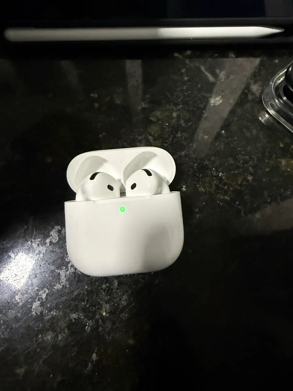 AirPods 4