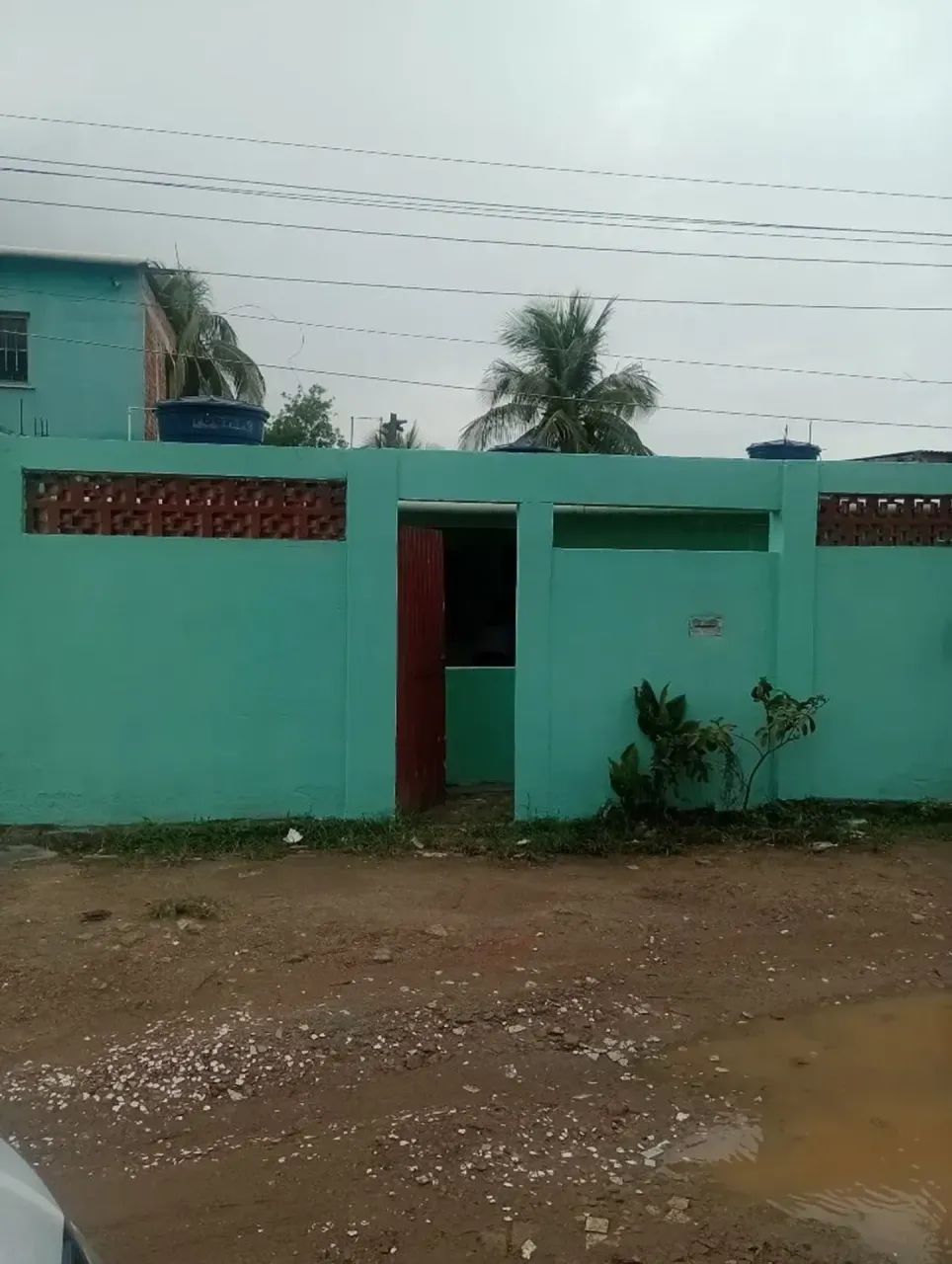 CASA COM 2 QUARTOS EM SANTA CRUZ - ACEITO ENTRADA