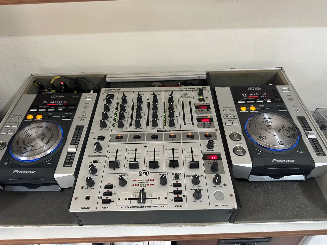 Mesa DJ Excelente. - Foto 2