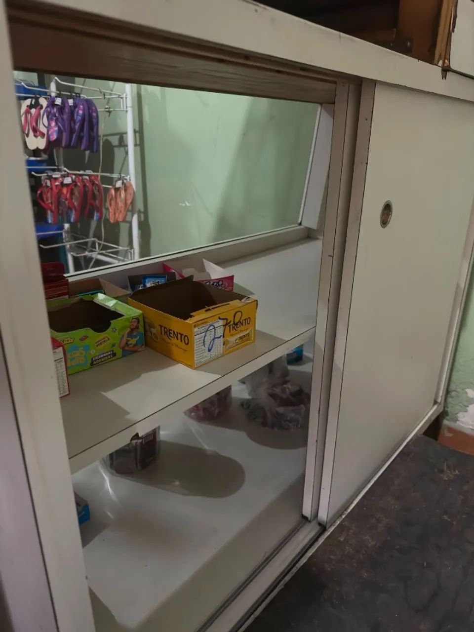 Balcão Comercial com Expositor de Vidro e Armário Inferior - Foto 2