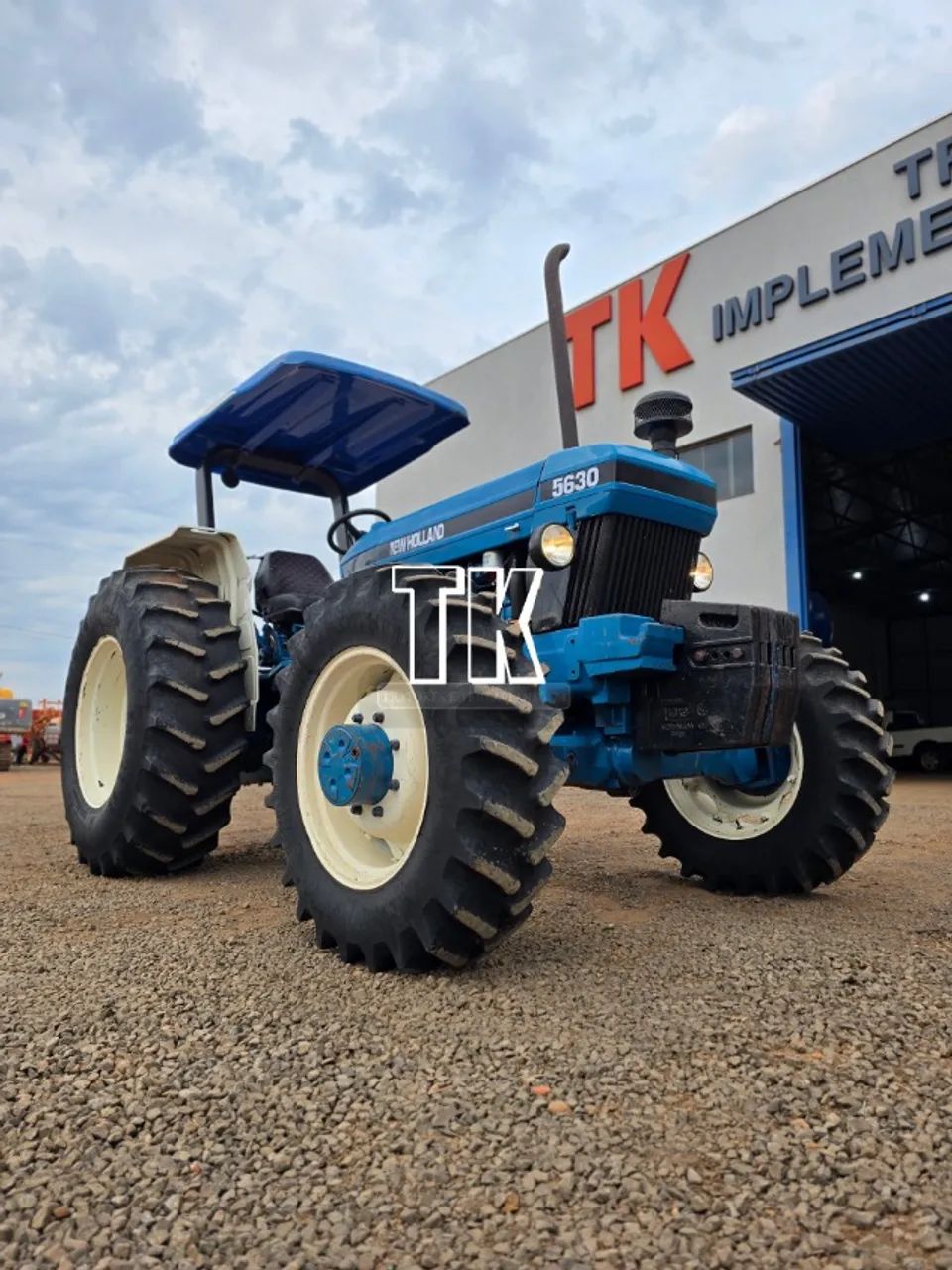 cod. 1529 TRATOR  NEW HOLLAND 5630 