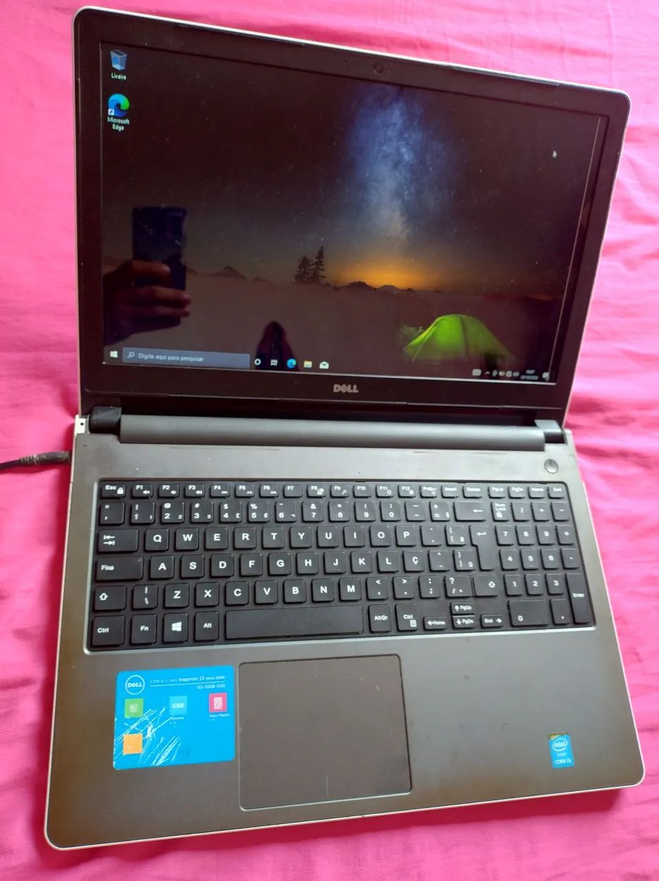 Notebook Dell i5 12 ram linha na tela