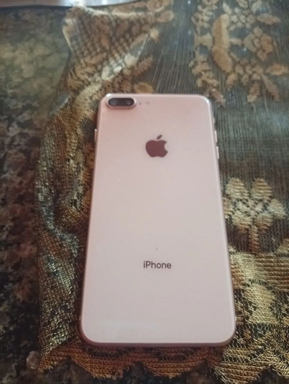 Vendo iPhone 8 plus mais tá sem carregador, tá pegando normal  - Foto 2