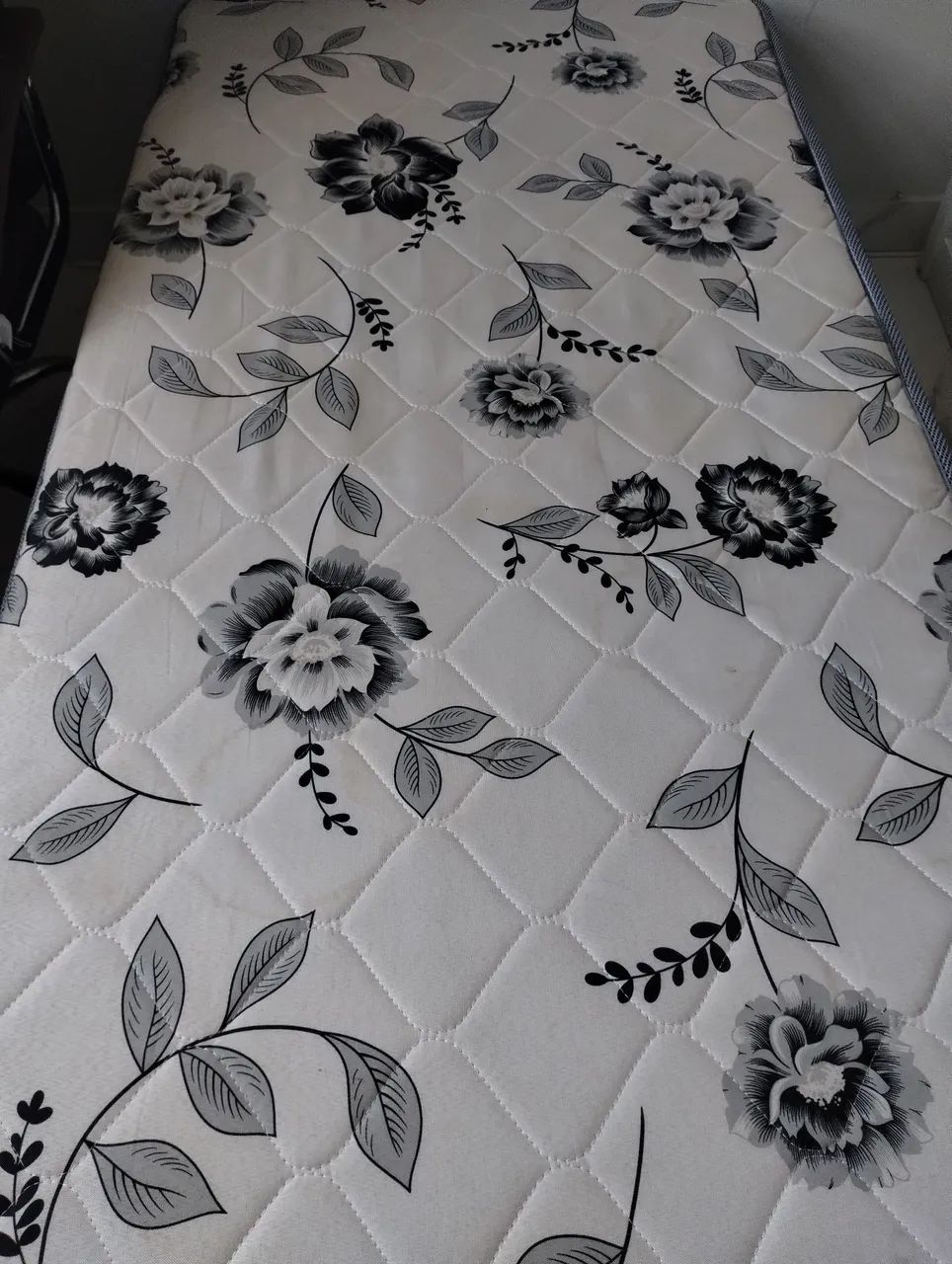 Cama de solteiro com cama auxiliar Ortobom.