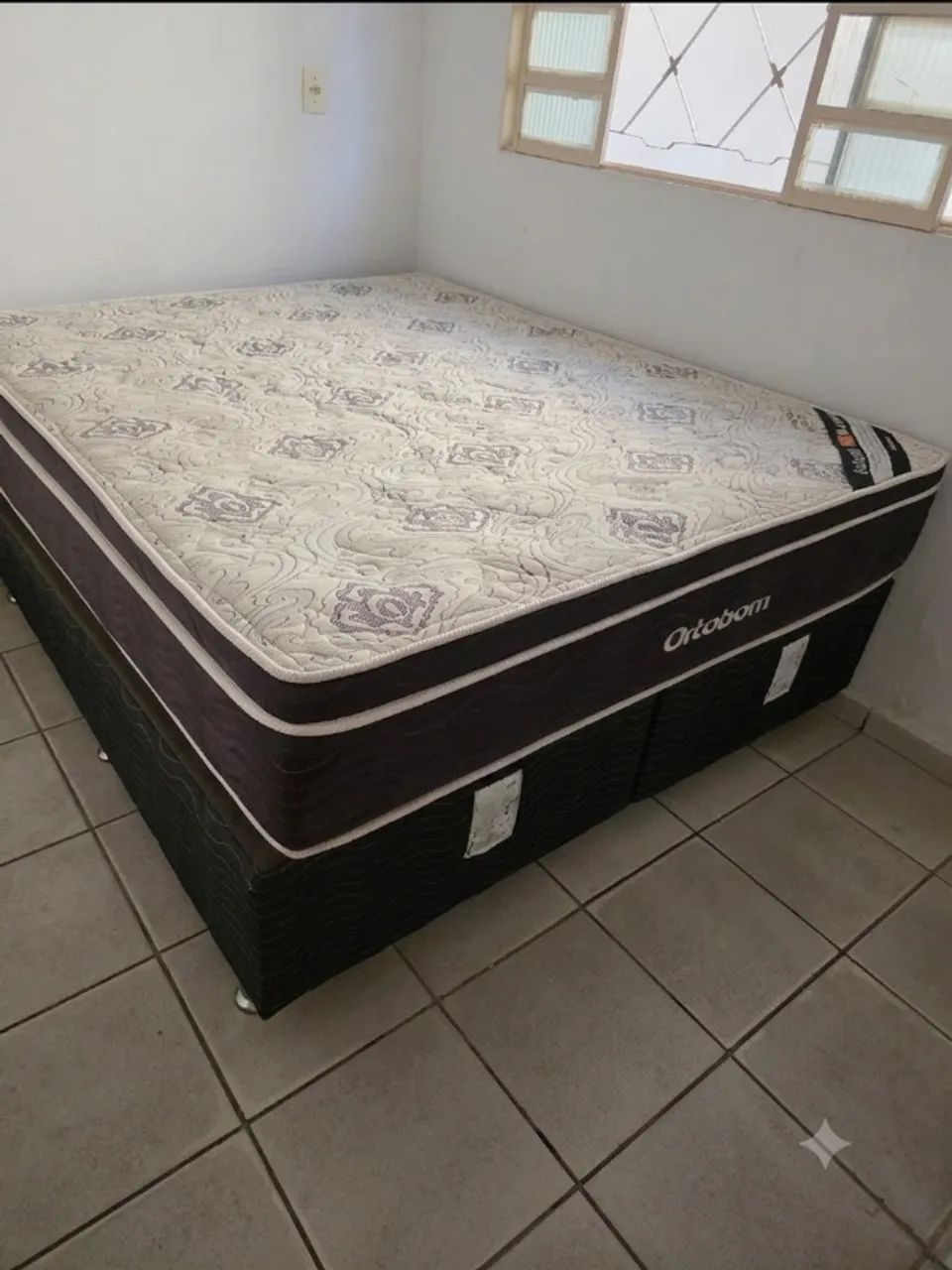 Cama casal Queen usada