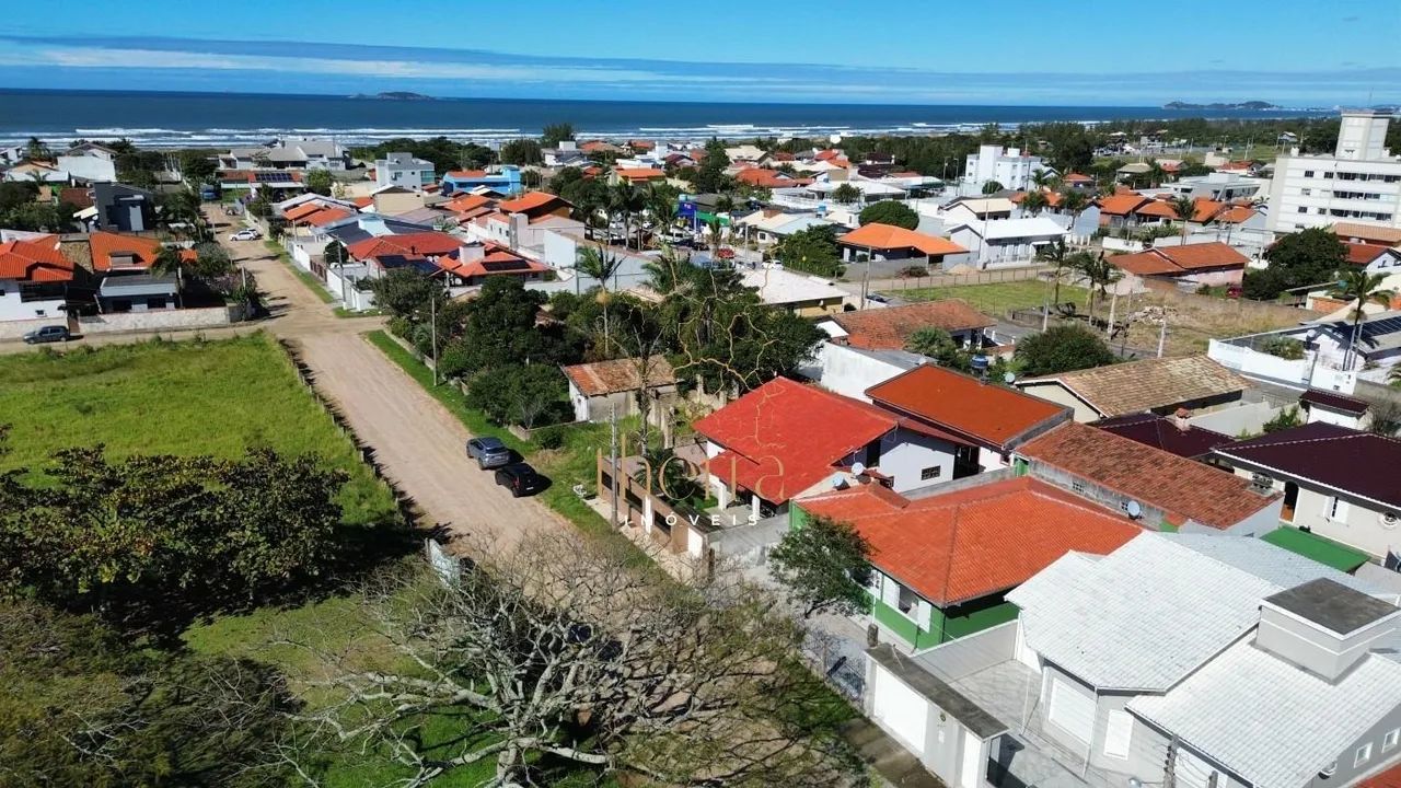 Linda casa na vila nova a poucos metros do mar 