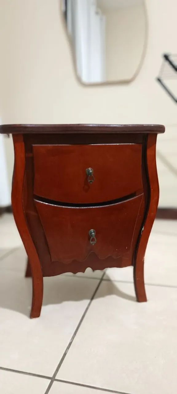 Mesa de cabeceira madeira maciça 