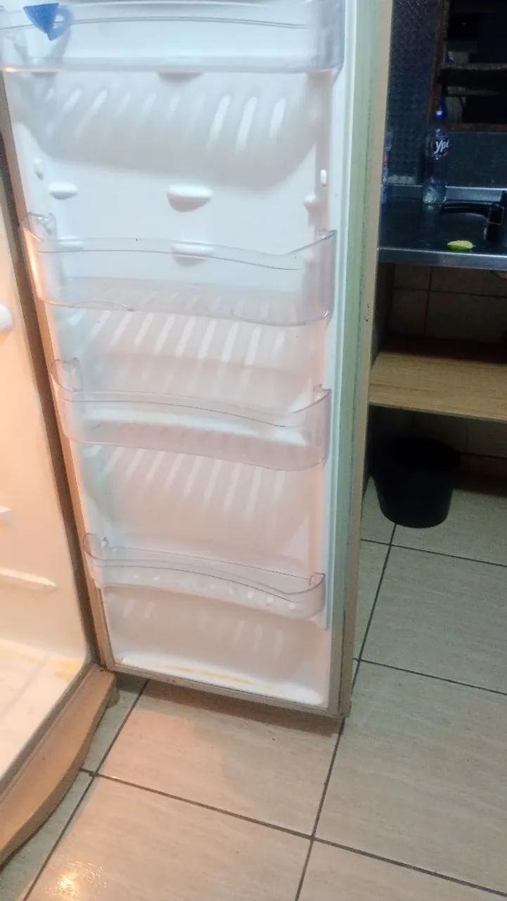 Vende-se geladeira pequena  - Foto 3