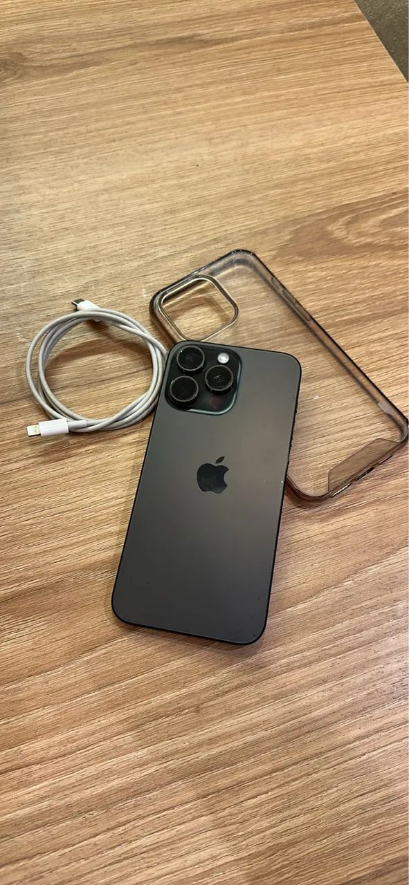 iPhone 15 Pro Max 256gb 83% bateria