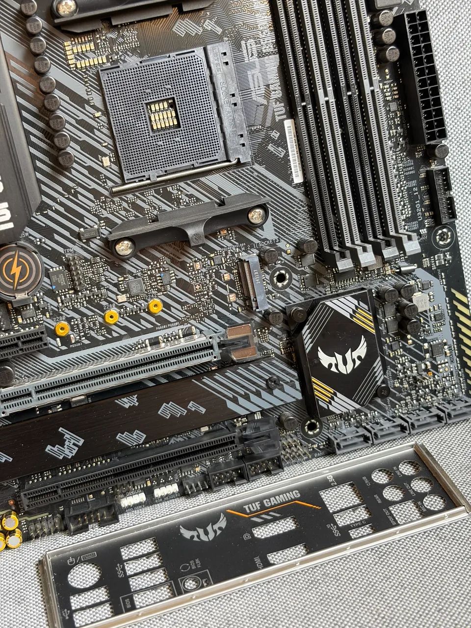 Placa mãe Asus Tuf B550M-Plus  Am4 - Foto 3