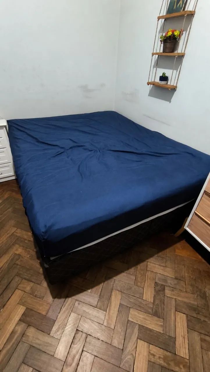 Cama Queen com colchão e base bipartida