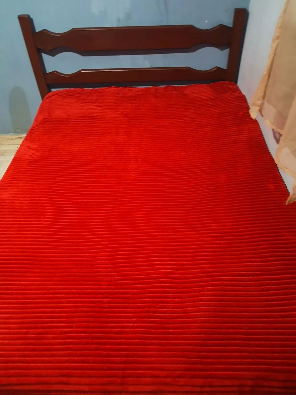 Cama de madeira casal 