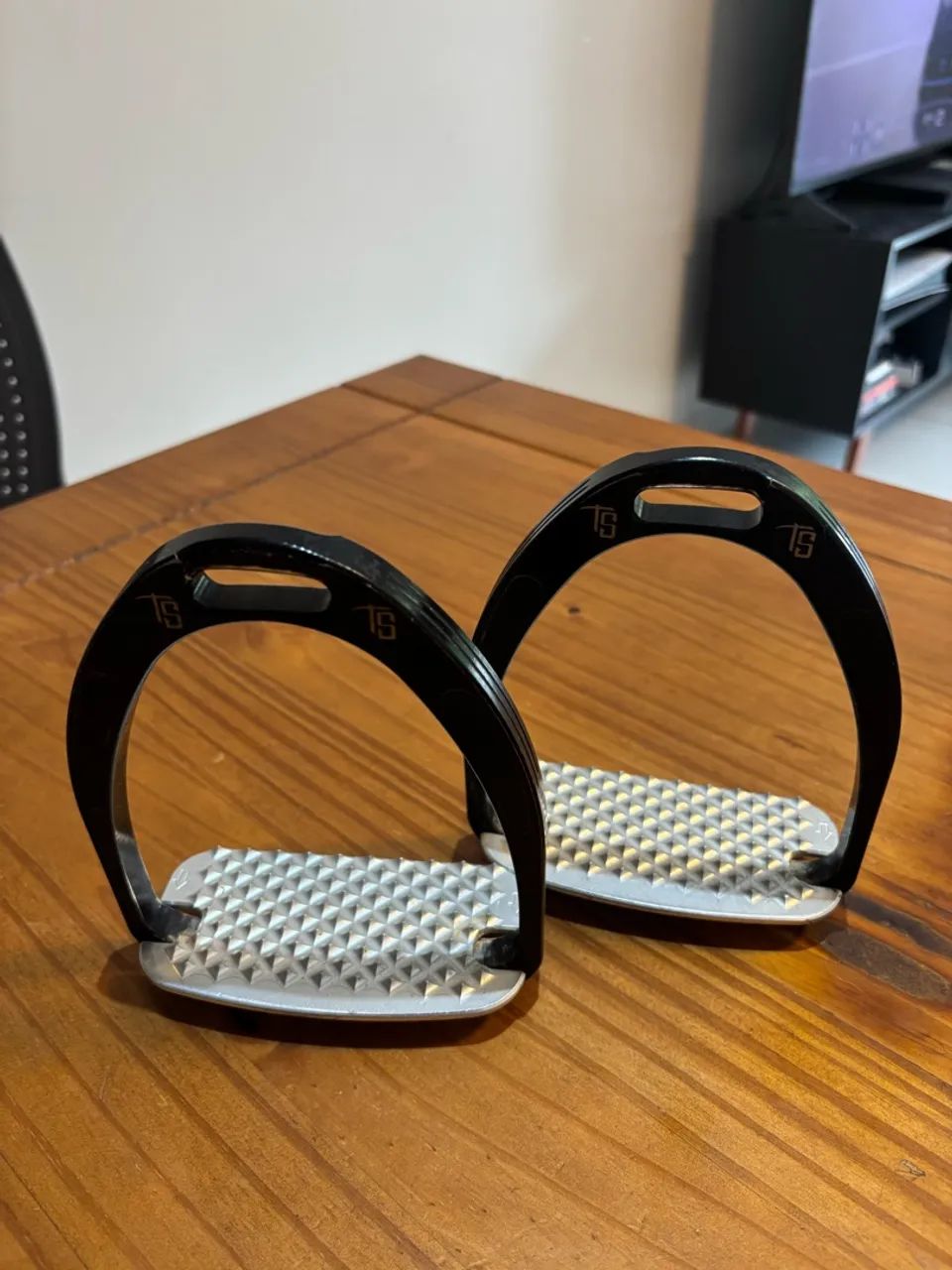 Estribos Tech Stirrups  - Foto 2