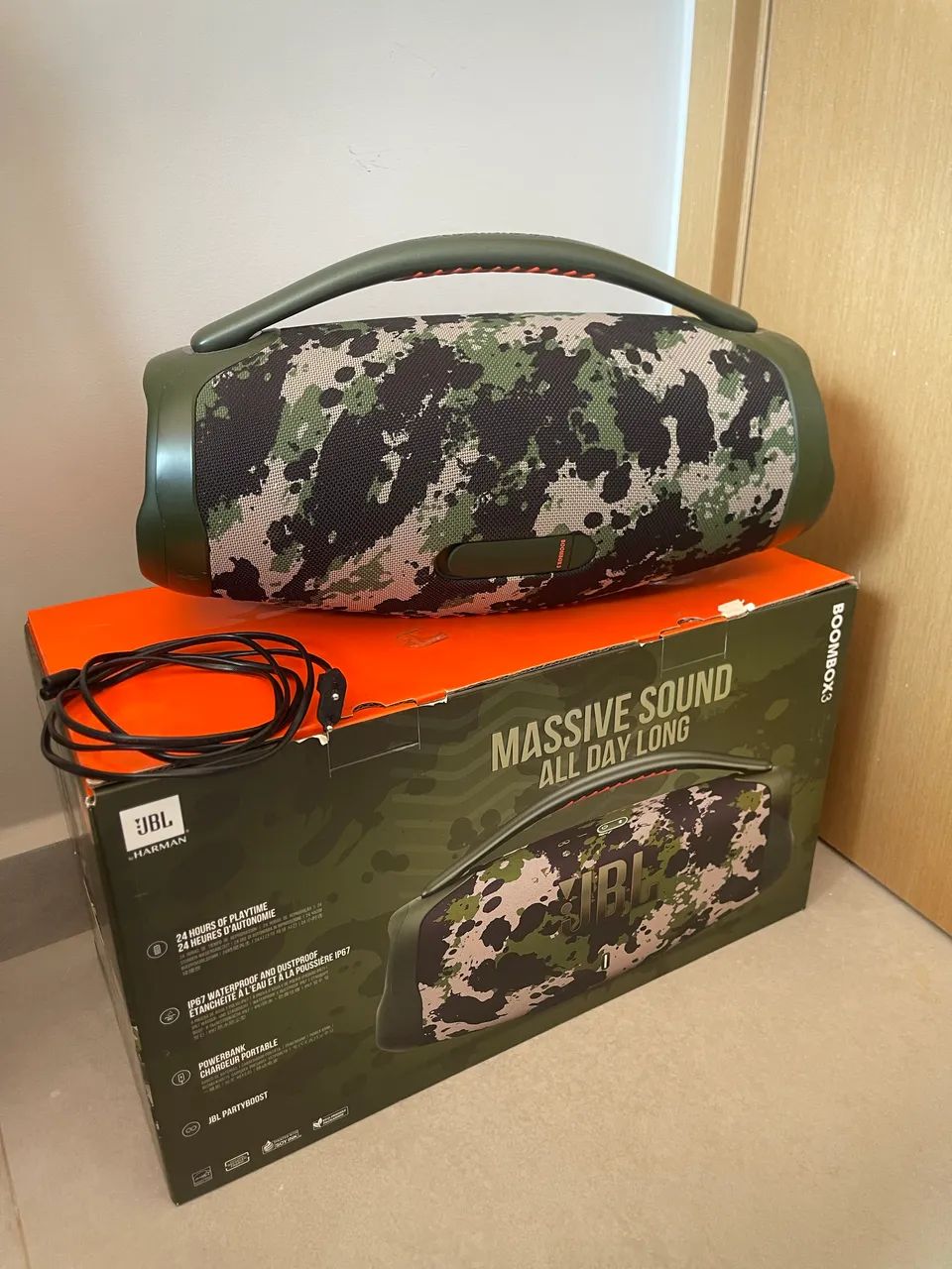 Caixa de som JBL BOMBOX 3. 
