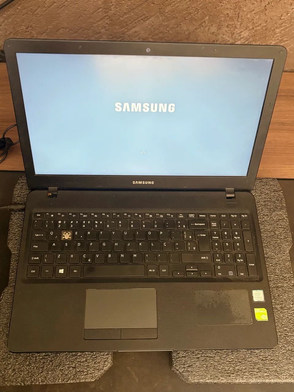 Notebook Samsung NP300E5M - Intel Core i5 7ª Geração + GeForce | HD 1TB + 8GB RAM