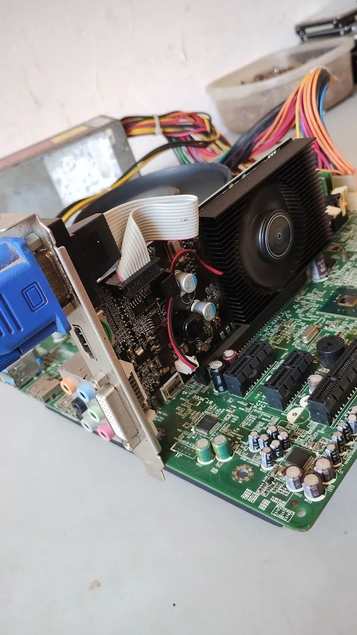 Placa de vídeo Gt210  - Foto 5